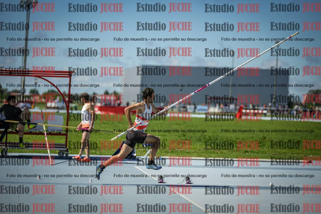 Fotos del salto con garrocha de mujeres y varones - todas las alturas