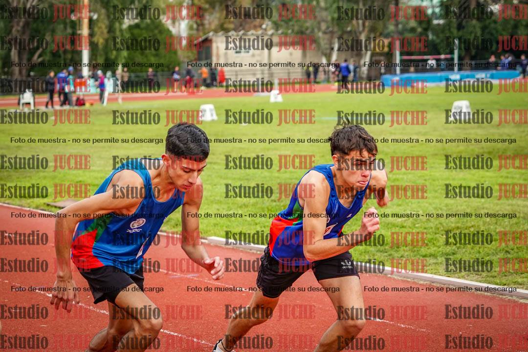 Fotos de los 3000 m con obstáculos de varones