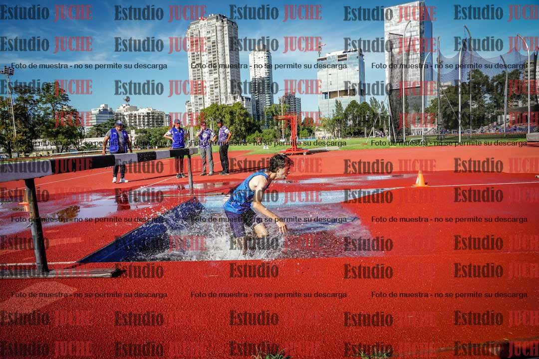 Fotos de los 3000 m con obstáculos de varones