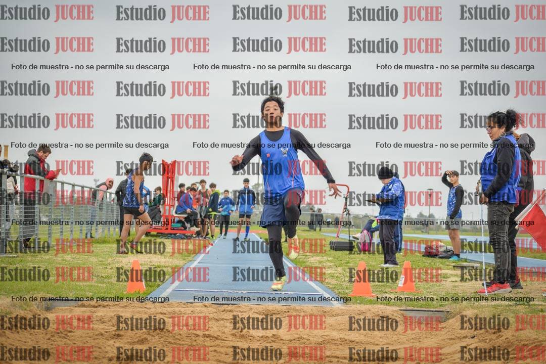Fotos del salto en largo de varones - U18