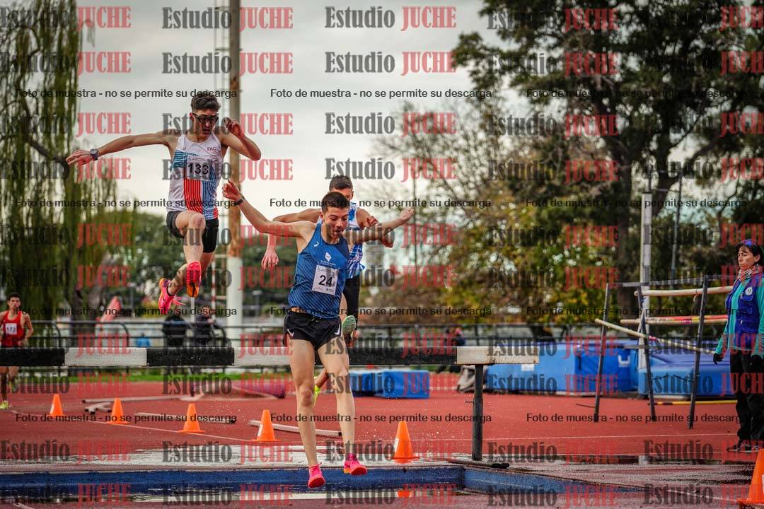 Fotos de los 2000 m con obstáculos de varones