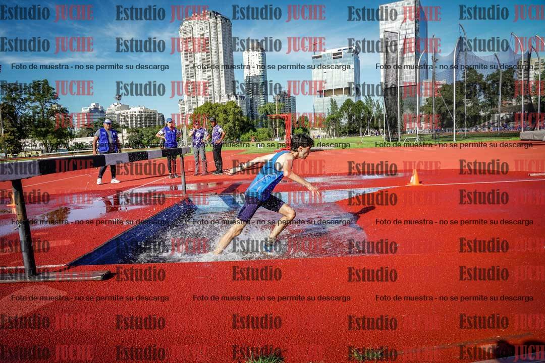 Fotos de los 3000 m con obstáculos de varones