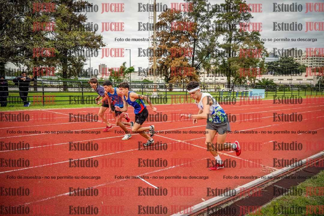 Fotos de los 3000 m con obstáculos de varones