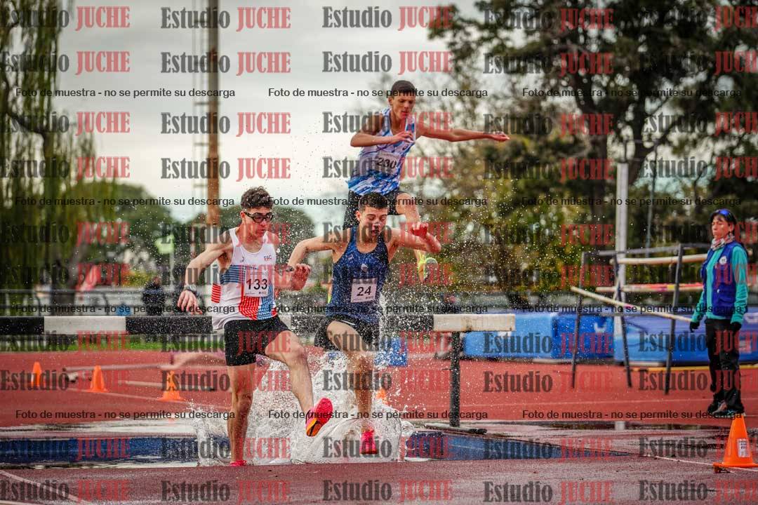 Fotos de los 2000 m con obstáculos de varones
