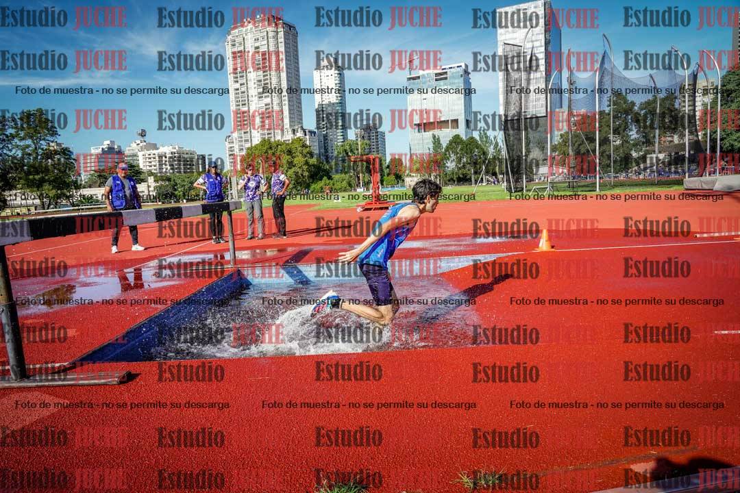 Fotos de los 3000 m con obstáculos de varones