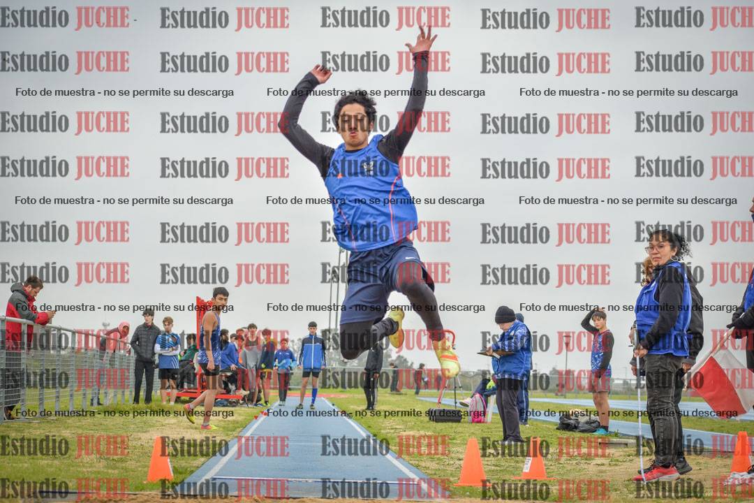 Fotos del salto en largo de varones - U18