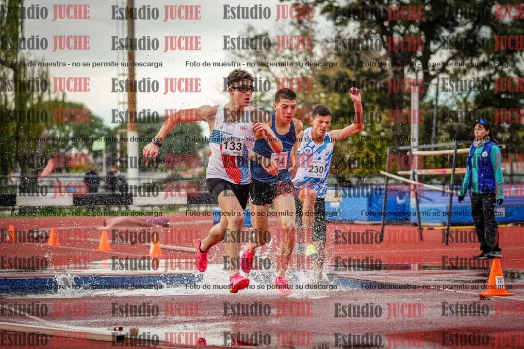 Fotos de los 2000 m con obstáculos de varones