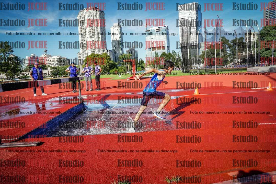 Fotos de los 3000 m con obstáculos de varones