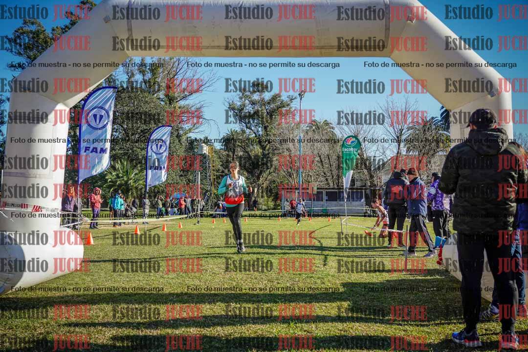 Fotos de la llegada del cross de 4000 m - mujeres