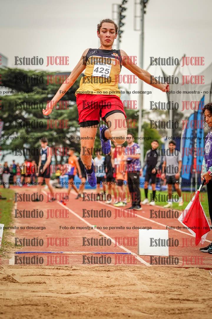 Fotos del salto en largo de varones
