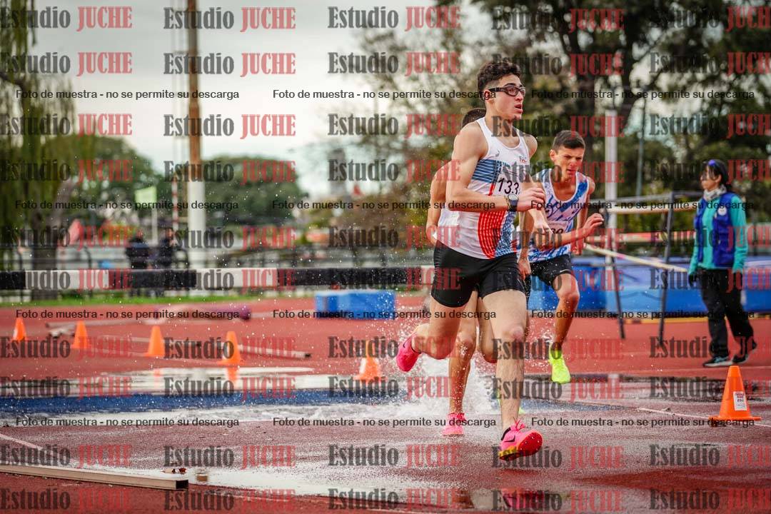 Fotos de los 2000 m con obstáculos de varones