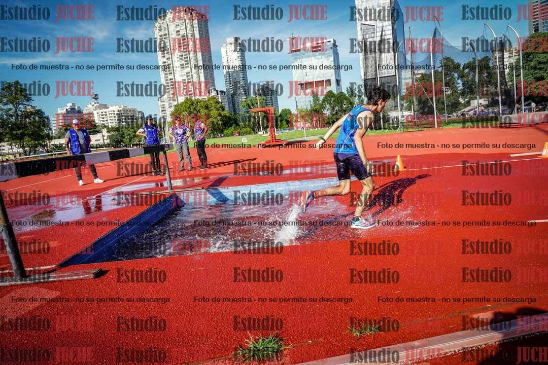Fotos de los 3000 m con obstáculos de varones