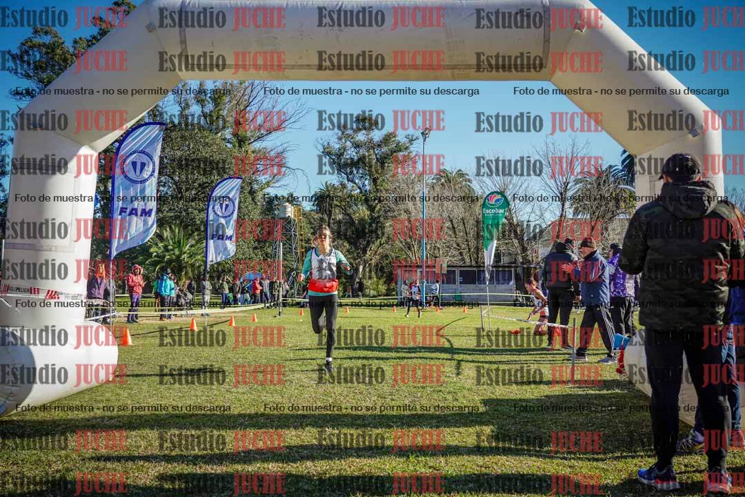 Fotos de la llegada del cross de 4000 m - mujeres