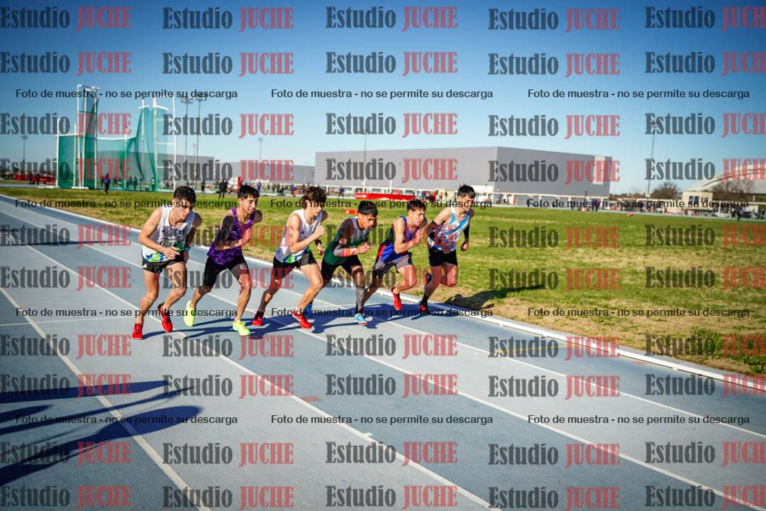 Fotos de los 3000 m con obstáculos de varones