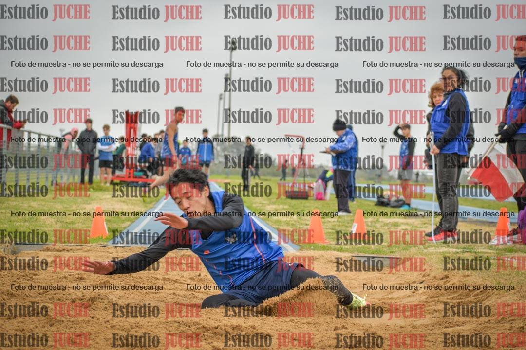Fotos del salto en largo de varones - U18