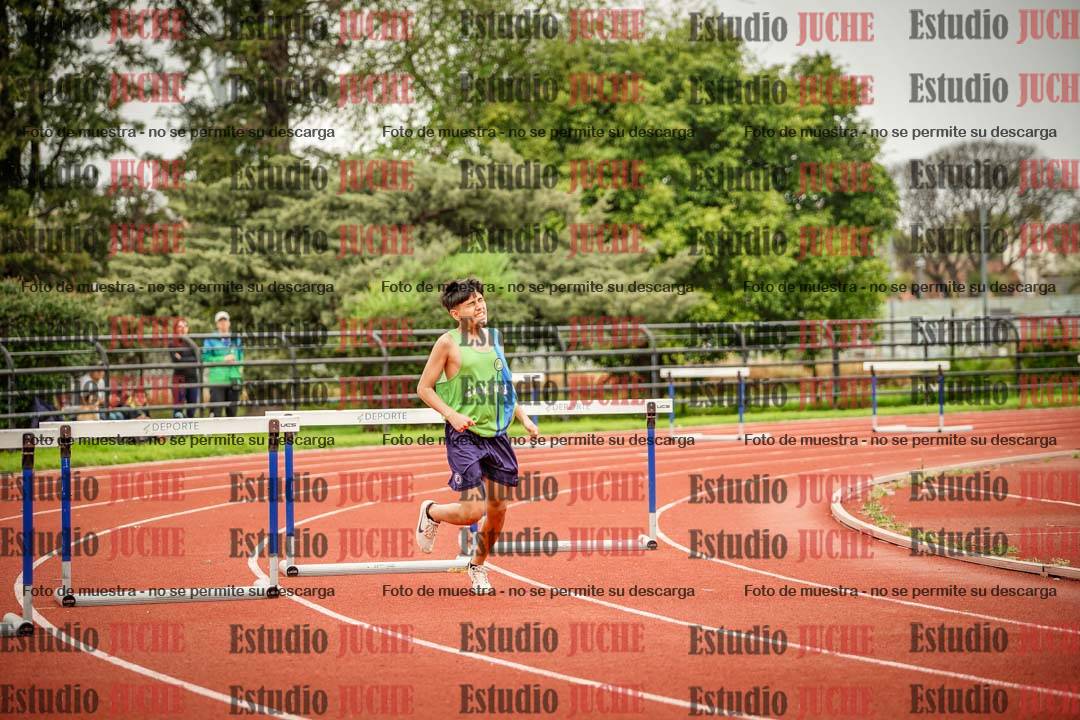 Fotos de los 295 m con vallas de varones