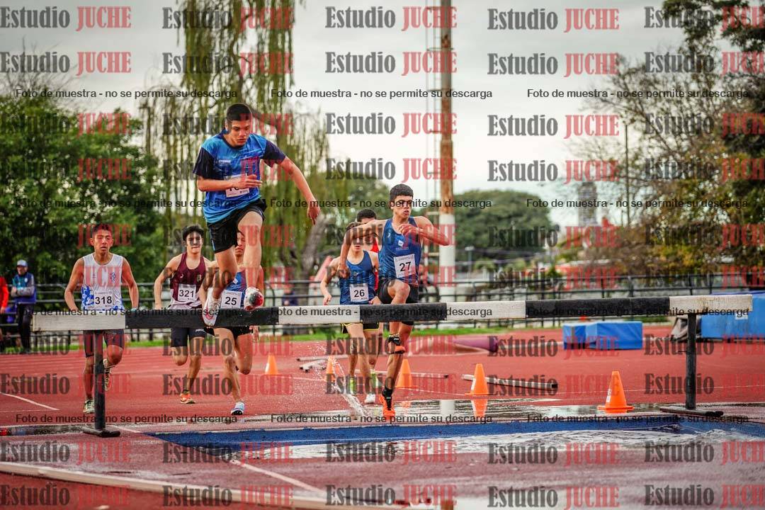 Fotos de los 2000 m con obstáculos de varones