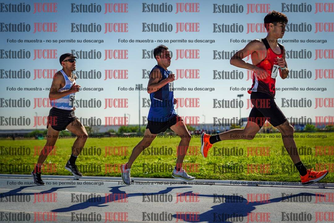Fotos de los 5000 m de mujeres y varones - serie 1