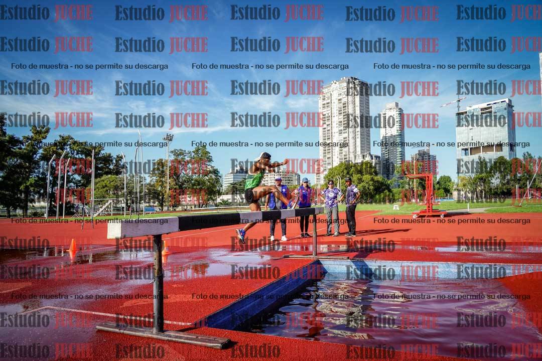 Fotos de los 3000 m con obstáculos de varones