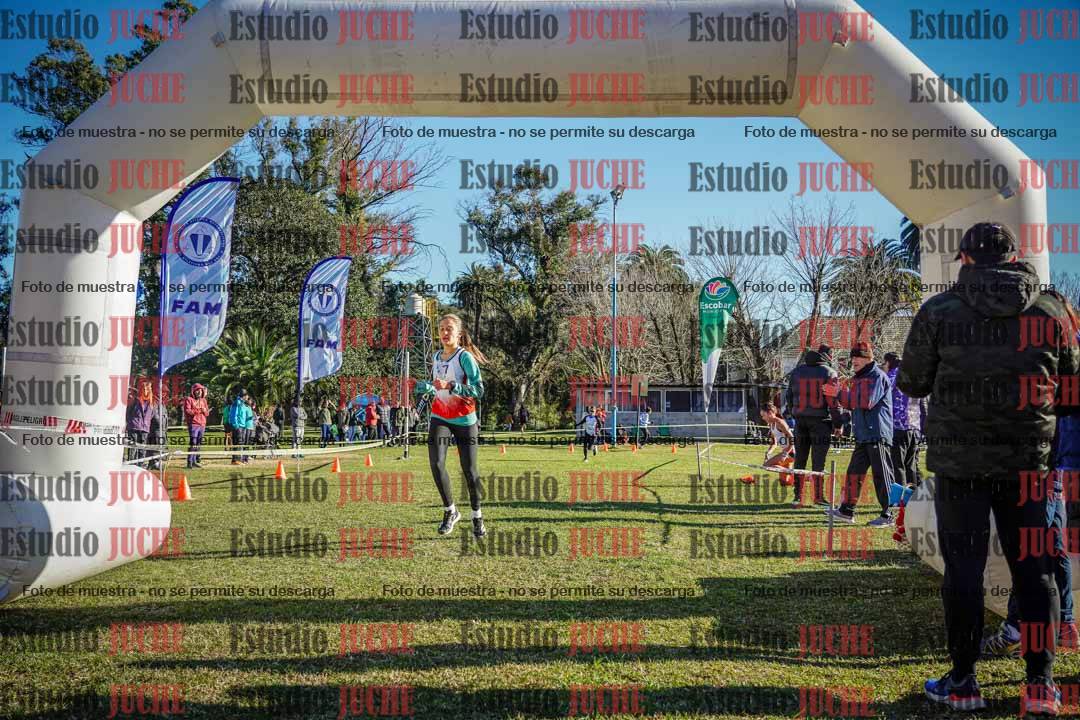 Fotos de la llegada del cross de 4000 m - mujeres