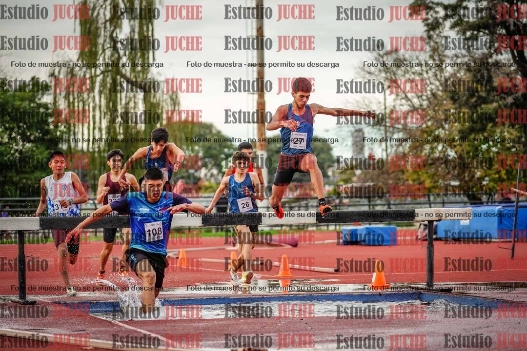 Fotos de los 2000 m con obstáculos de varones