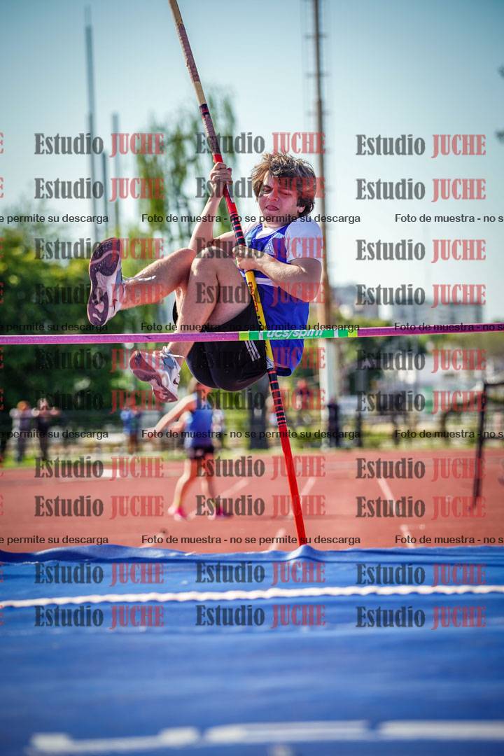 Fotos del salto con garrocha de varones - octatlón