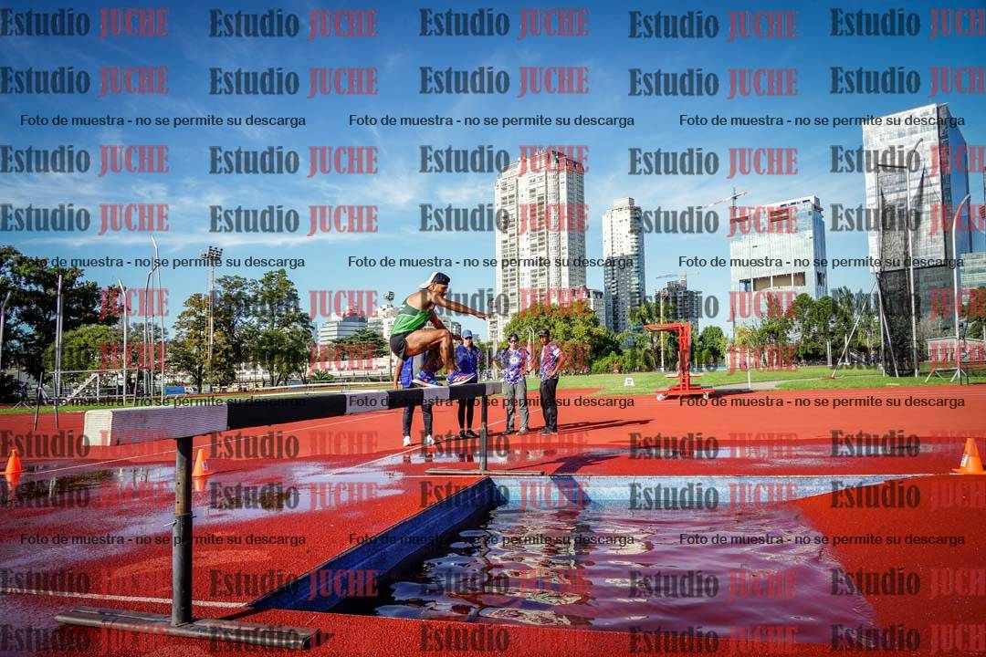 Fotos de los 3000 m con obstáculos de varones
