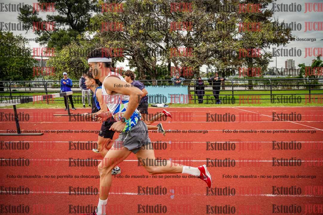 Fotos de los 3000 m con obstáculos de varones