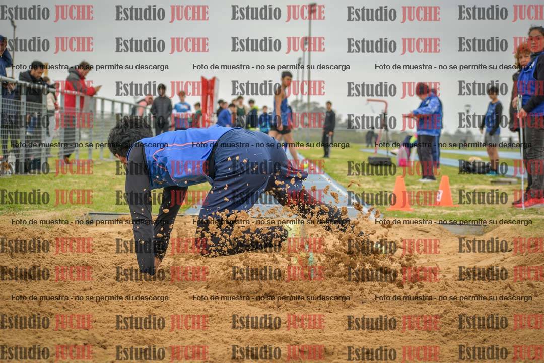 Fotos del salto en largo de varones - U18