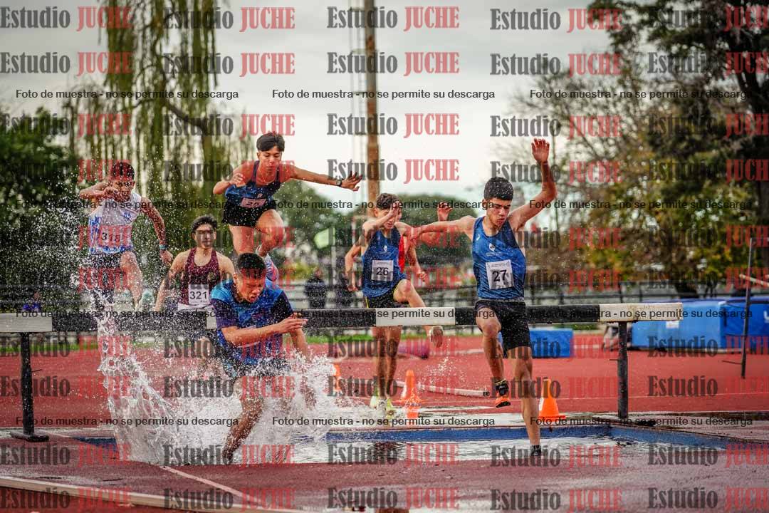 Fotos de los 2000 m con obstáculos de varones