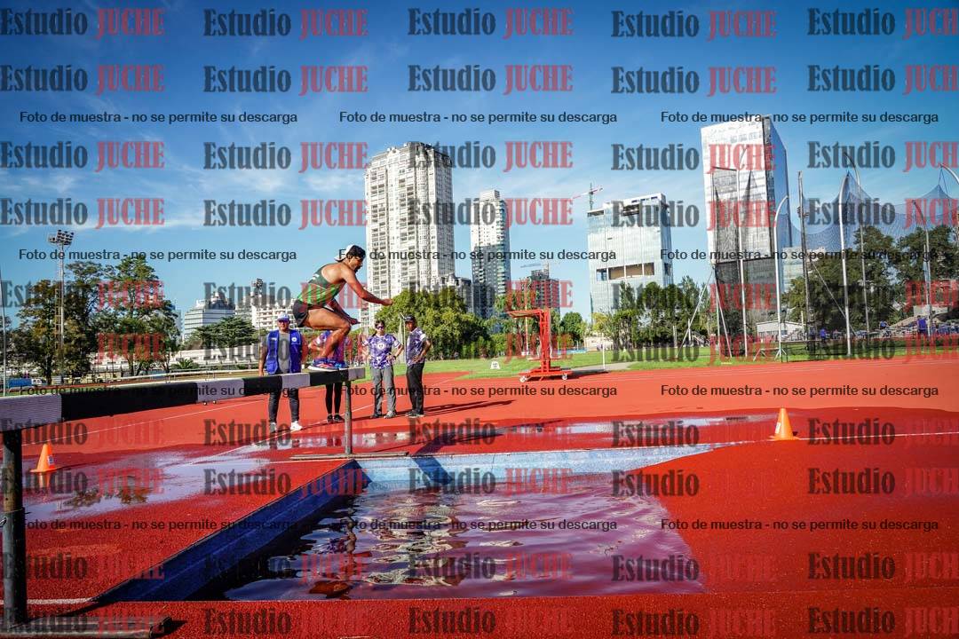 Fotos de los 3000 m con obstáculos de varones