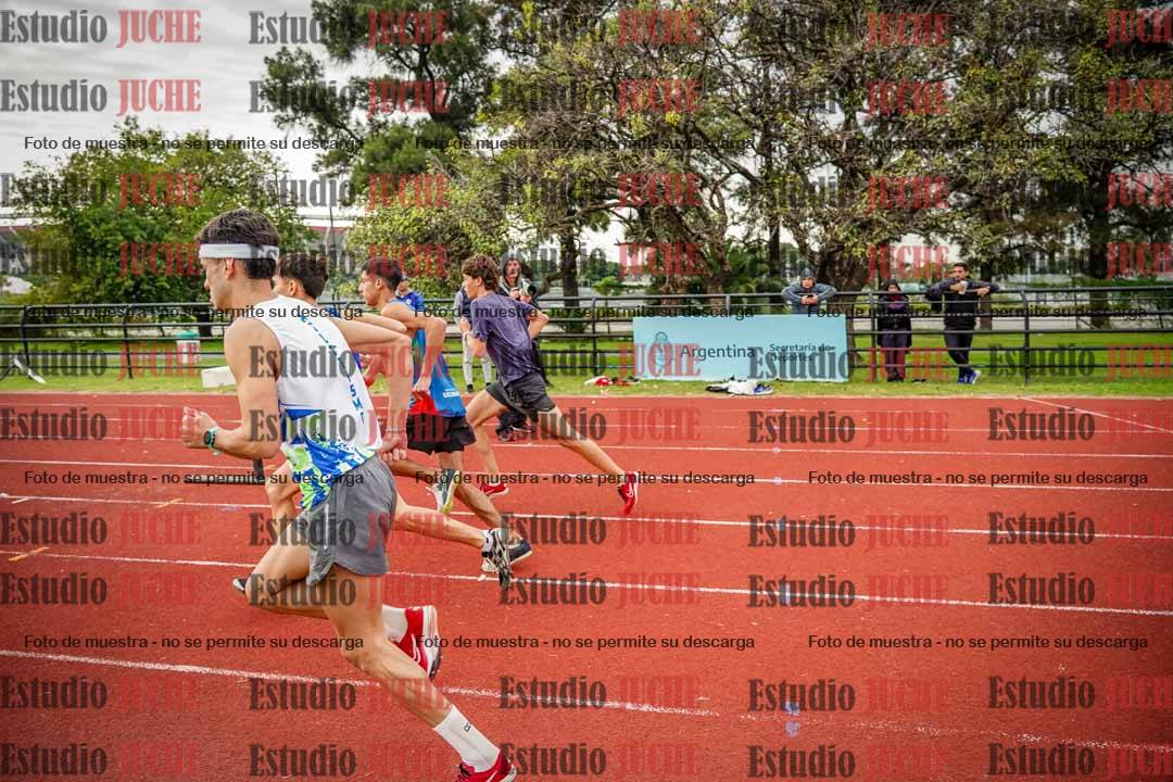 Fotos de los 3000 m con obstáculos de varones