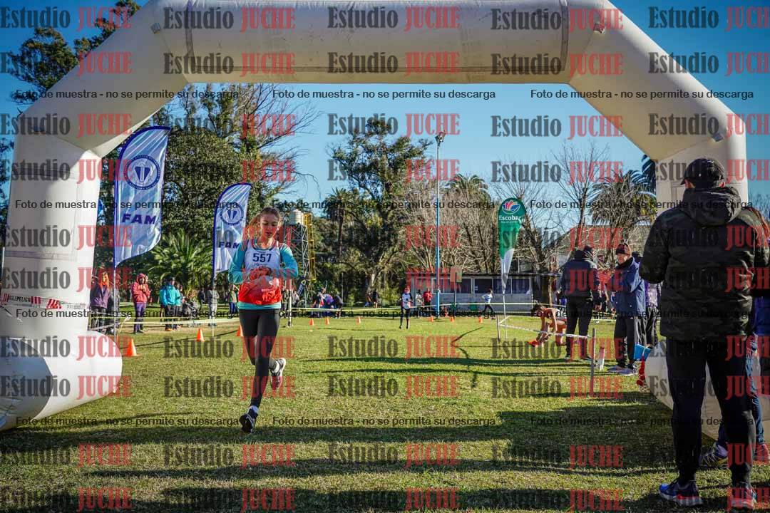 Fotos de la llegada del cross de 4000 m - mujeres