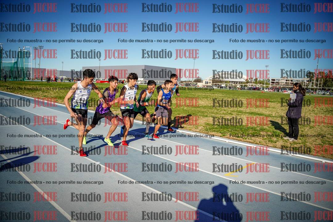 Fotos de los 3000 m con obstáculos de varones