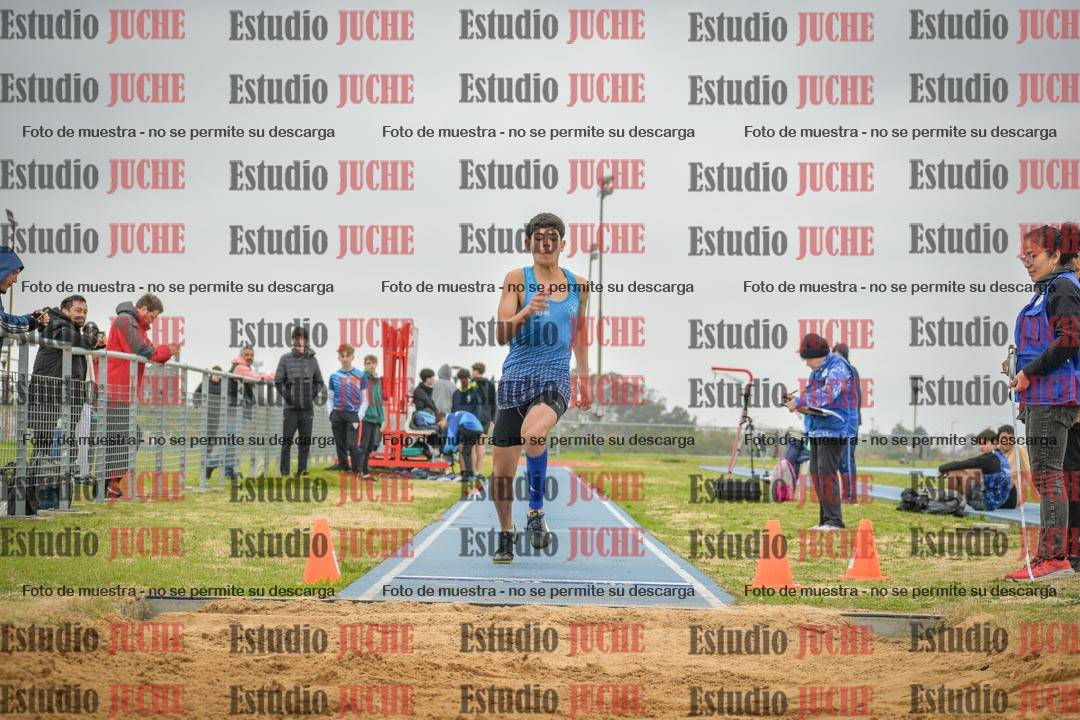 Fotos del salto en largo de varones - U18