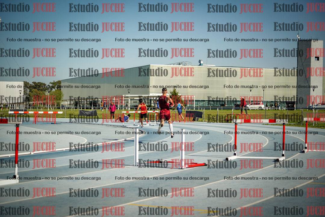 Fotos de los 400 m con vallas de varones