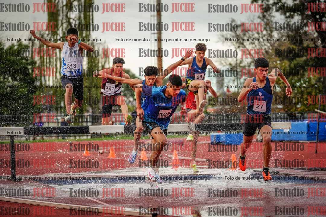 Fotos de los 2000 m con obstáculos de varones
