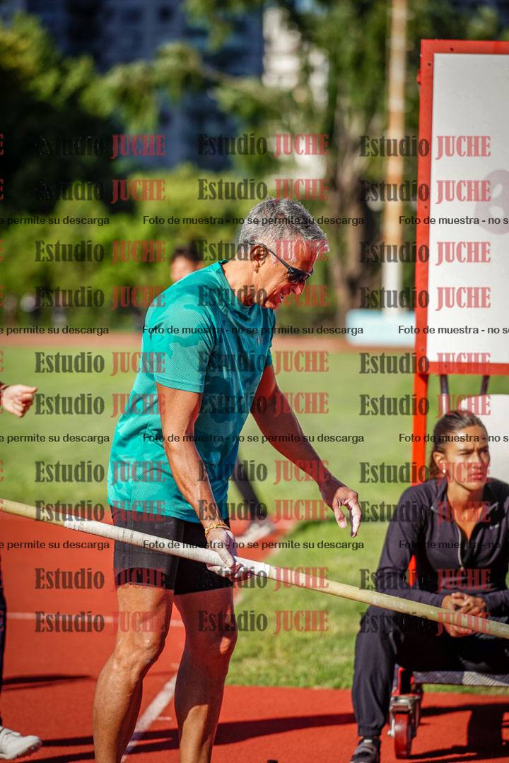 Fotos del salto con garrocha de mujeres y varones