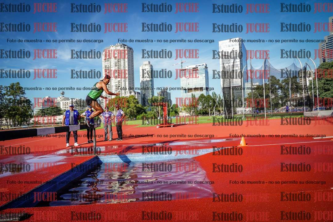 Fotos de los 3000 m con obstáculos de varones