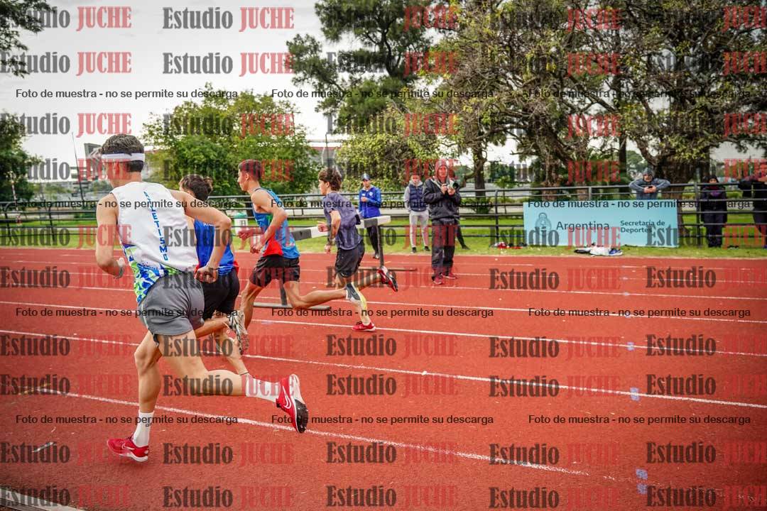 Fotos de los 3000 m con obstáculos de varones