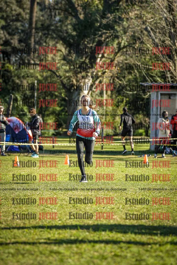 Fotos de la llegada del cross de 4000 m - mujeres