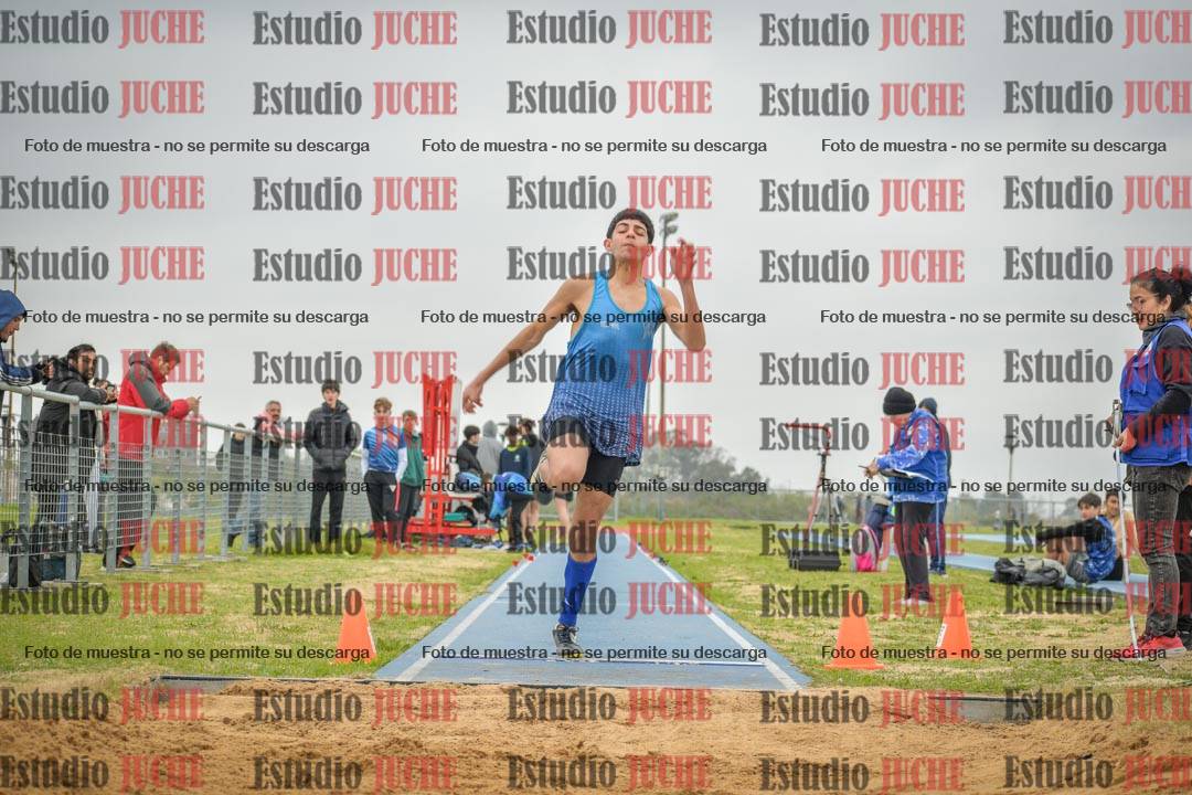 Fotos del salto en largo de varones - U18