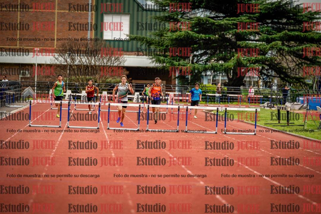 Fotos de los 295 m con vallas de varones