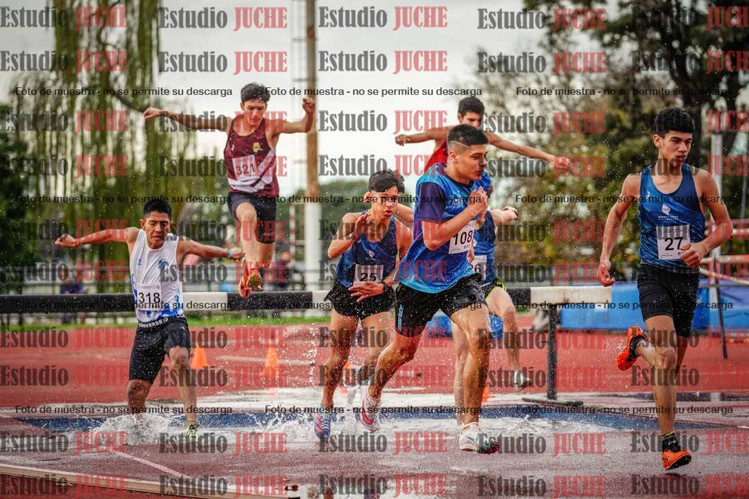 Fotos de los 2000 m con obstáculos de varones