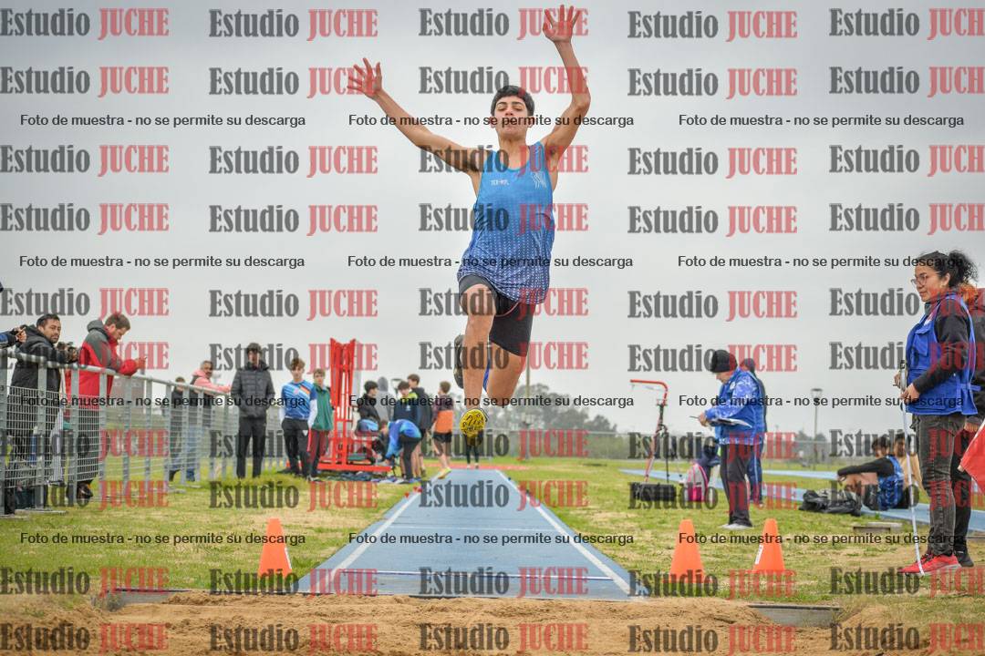 Fotos del salto en largo de varones - U18