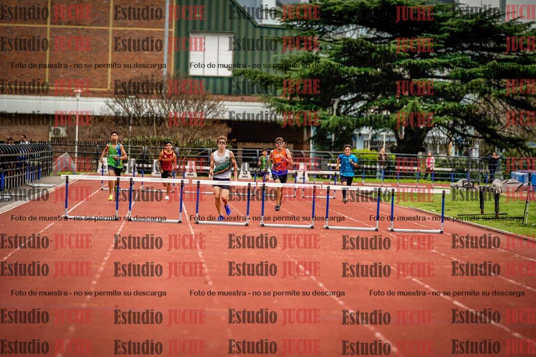 Fotos de los 295 m con vallas de varones