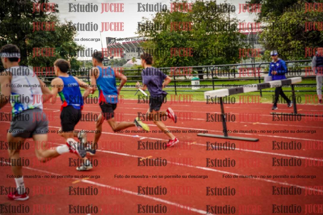 Fotos de los 3000 m con obstáculos de varones