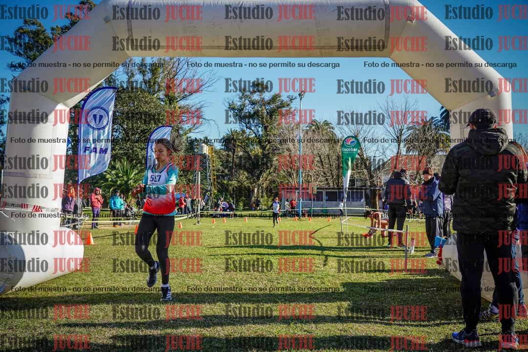 Fotos de la llegada del cross de 4000 m - mujeres