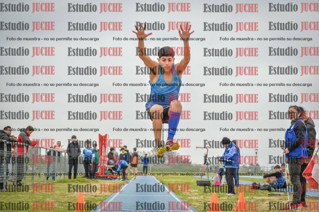Fotos del salto en largo de varones - U18