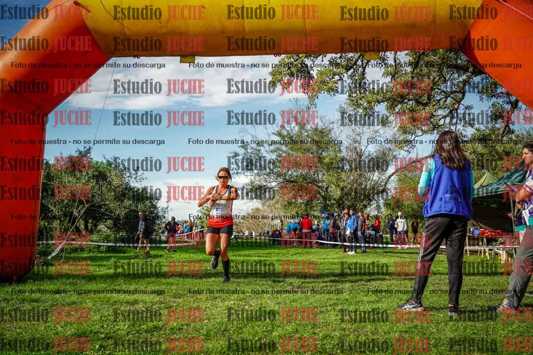 Fotos de la llegada del cross de 4000 m - mujeres